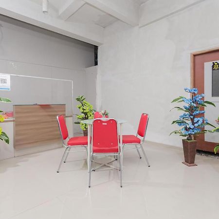 Reddoorz @ Gedangan Sidoarjo Hotel Exterior foto