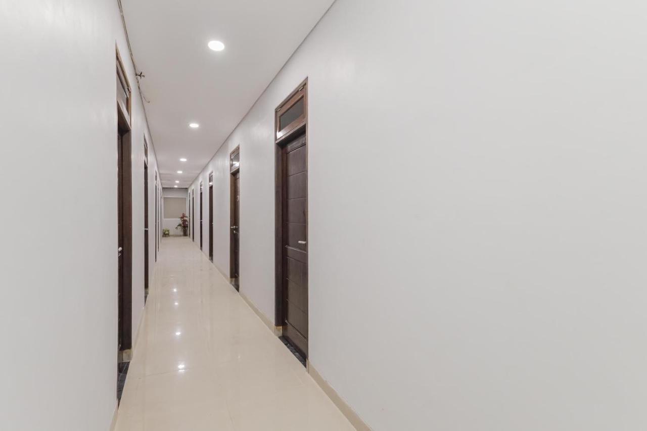 Reddoorz @ Gedangan Sidoarjo Hotel Exterior foto